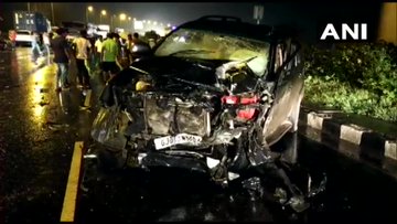 Gujarat: 5 killed, 4 injured in accident on Ahmedabad-Vadodara NH-8 in Nadiad