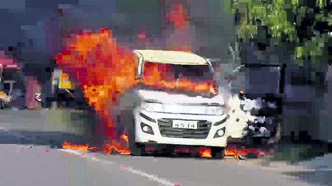 Andhra Pradesh: Man sets car on fire after locking woman, 2 others inside