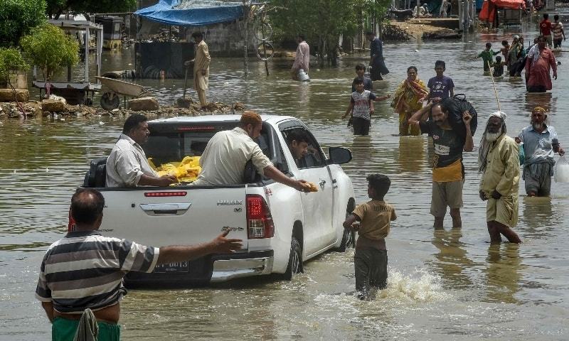 Pakistan floods death toll crosses 1,000, rainfall continues 