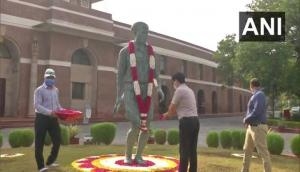 Major Dhyan Chand 115th birth anniversary: Kiren Rijiju pays floral tribute 
