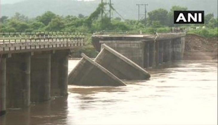 Nagpur: Part of a bridge collapses in Ramtek, rising waters affects multiple villages