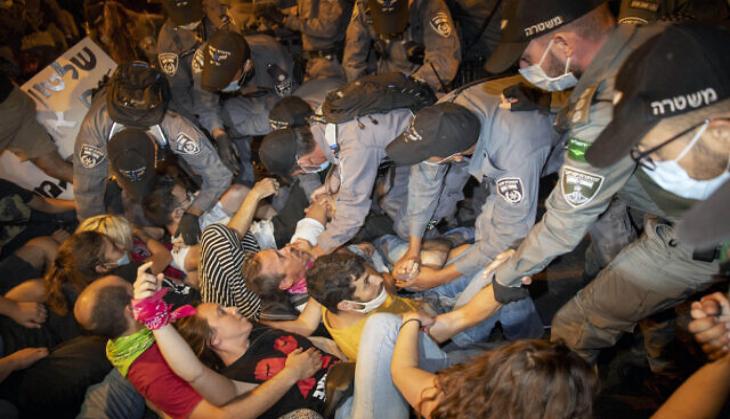 Jerusalem: Two cops injured, 12 people arrested during anti-government protests 