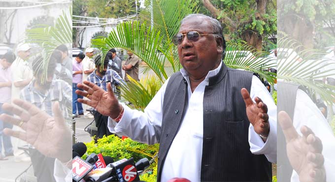 Congress' Hanumanth Rao tears into BJP's Bandi Sanjay Kumar over 'hand-chopping' remark