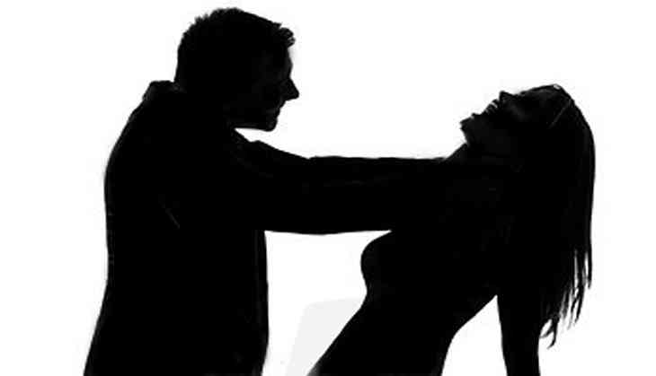 Ahmedabad: Husband mercilessly thrashes wife for checking his chats with another woman 