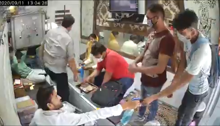 Robbers use hand sanitiser before looting jewellery shop, cash worth Rs 40 lac [MUST WATCH]