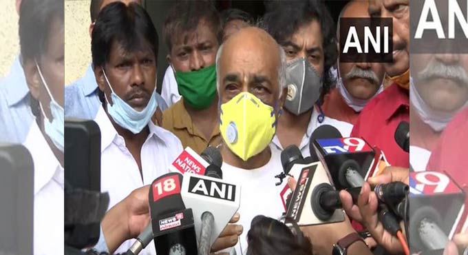 After attack, ex-navy officer Madan Sharma takes 'resign' jibe at Maharashtra CM
