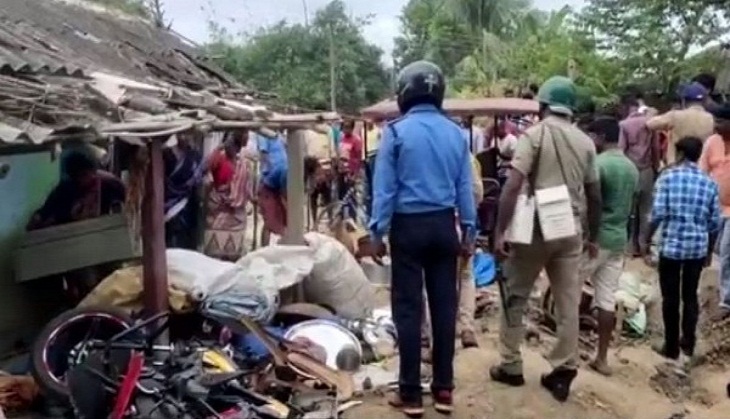 WB: Villagers vandalise house of alleged murderers in East Burdwan