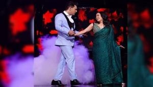 When Neha Kakkar fell down on stage while dancing with Aditya Narayan; oops moment caught on camera