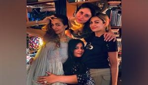 Kareena Kapoor Khan shares chic pic with her girl gang, extends birthday wishes to her bestie