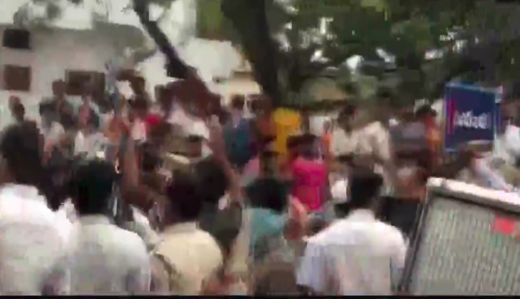 Footwear thrown at Ibrahimpatnam MLA, TRS leaders on visit to flood-affected area [Watch]