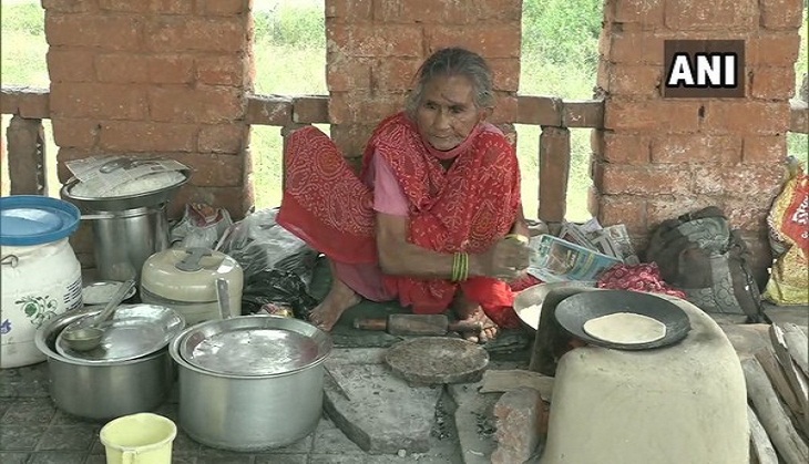 UP: Unlike 'Baba ka Dhabha', this 'Rotiwali Amma' awaits support in Agra 