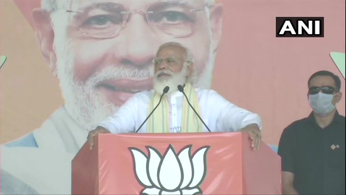 Democratic NDA fighting against 'parivar tantra gathbandhan': PM Modi 