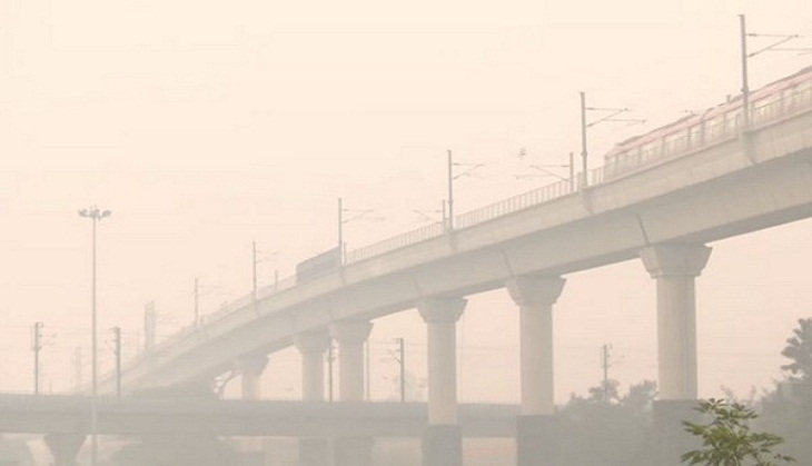 Thin layer of fog envelopes Delhi, visibility affected