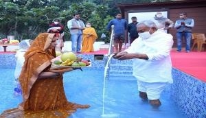 Bihar: CM Nitish Kumar offers 'Arghya' on last day of Chhath Puja