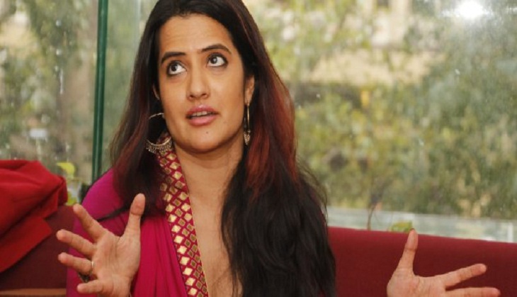 Sona Mohapatra’s harsh reply to user who says ‘iska rona chalu hogaya’