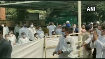 Rahul Gandhi reaches Bharuch to attend Ahmed Patel's last rites