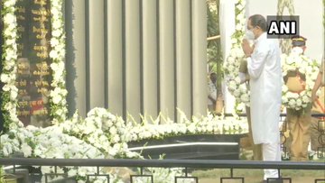 Mumbai: Bhagat Koshyari, Uddhav Thackeray pay tributes to victims of 26/11 terror attack