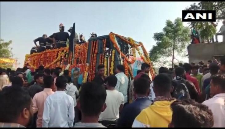 Mortal remains of Sepoy Yash Deshmukh brought to native village in Maha