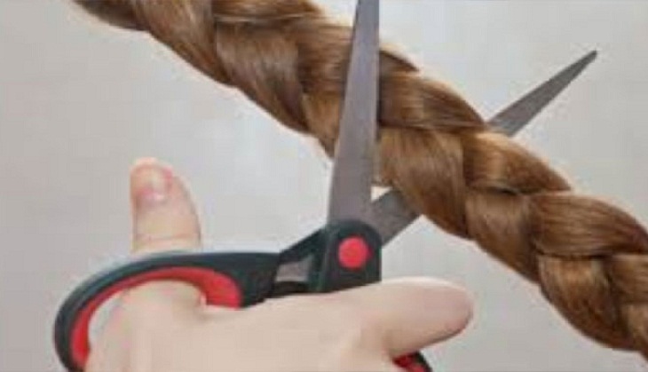 Girl chops off woman’s hair, pours glue into her eyes; know shocking reason