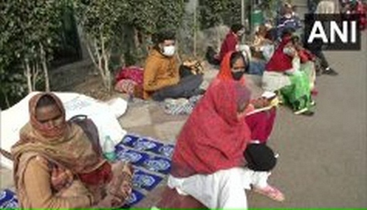 Delhi: Patients' families stand clueless outside emergency ward as Nurses Union observes indefinite strike