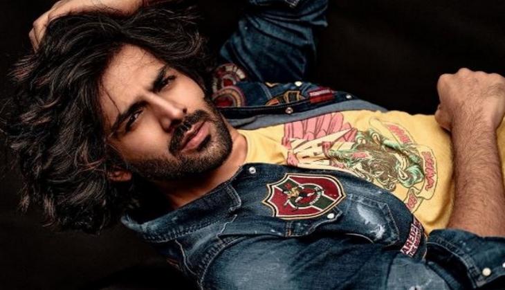 Kartik Aaryan flaunts long hair, treats fans with new hashtag trend