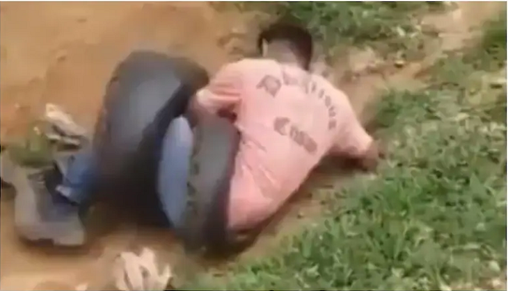 Venomous snake coils itself around man; know what happens next [VIDEO]