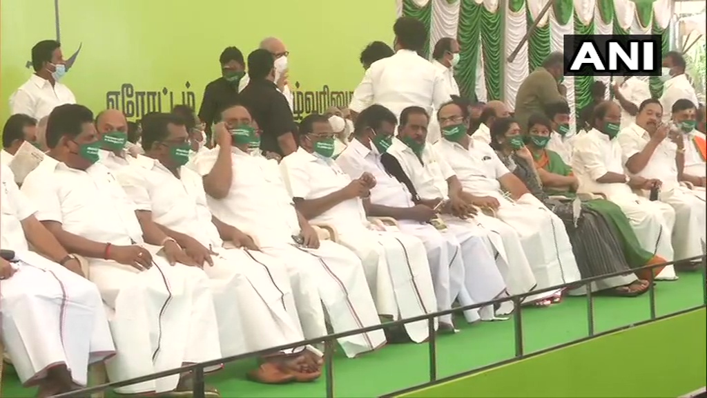 Chennai: DMK, allies observe one-day fast in support of farmers; Stalin targets BJP, AIADMK