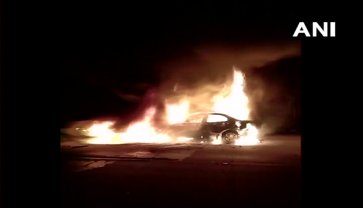 UP: Five burnt to death after car catches fire on Agra-Lucknow expressway