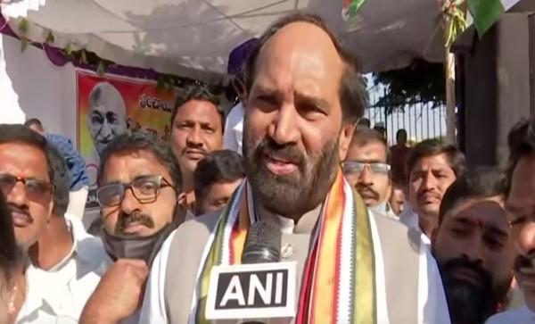 Telangana: Congress observes 'Satyagraha Deeksha' against TRS govt 