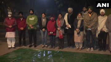 Punjab Cong MPs continue protest against farm laws at Delhi's Jantar Mantar