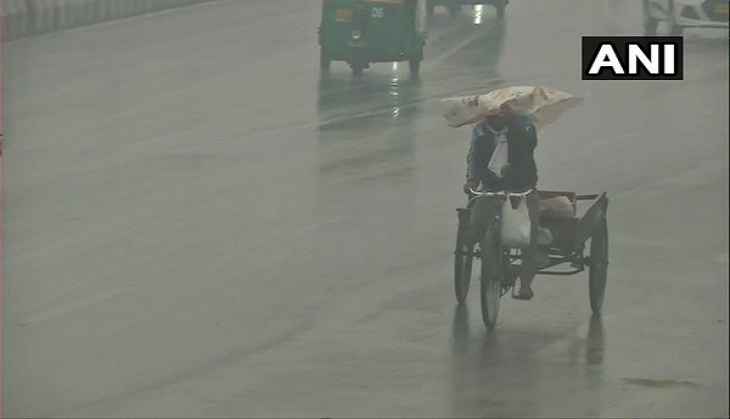 Weather Update: Parts of Delhi receive light showers on chilly winter morning