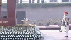 Republic Day: PM Modi pays tribute to fallen soldiers at National War Memorial 