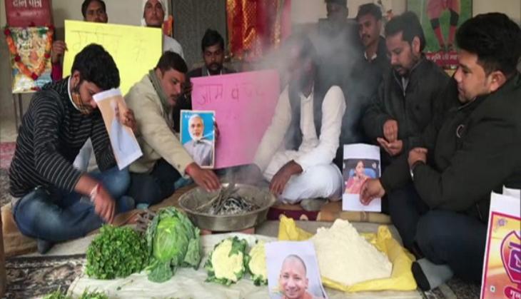 UP: Locals in Kanpur perform 'hawan' ahead of Union Budget 2021