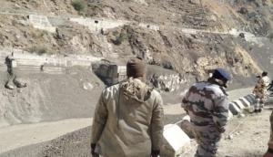जम्मू-कश्मीर: शोपियां में सेना ने लश्कर-ए-तैयबा के टॉप कमांडर सहित 2 आतंकियों को मार गिराया  