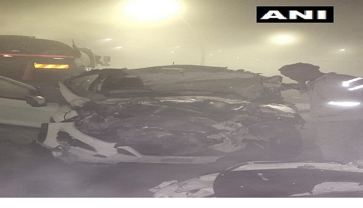 UP:  Around 6 killed after car rammed into truck on Agra-Lucknow Expressway