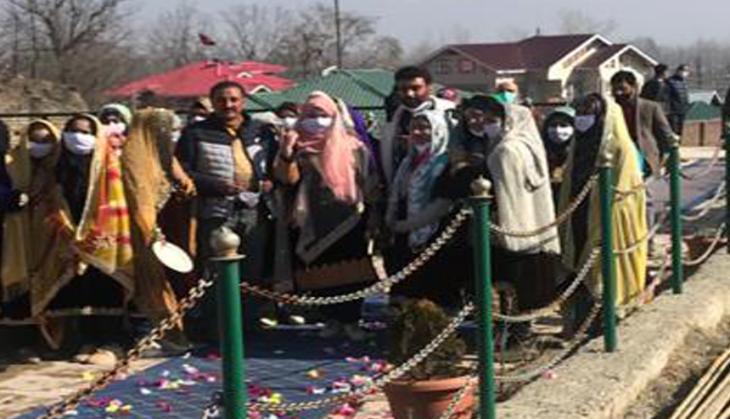 J-K: Foreign diplomats receive traditional welcome in Budgam  
