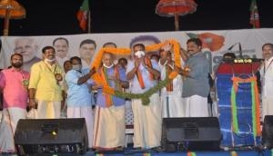 'Metro Man' E Sreedharan formally joins BJP