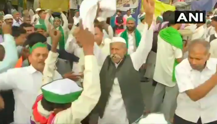 Farmers protesting at Ghazipur border for months celebrated Holi