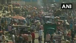 COVID-19 pandemic: People flout COVID-19 norms at Delhi's Ghazipur market