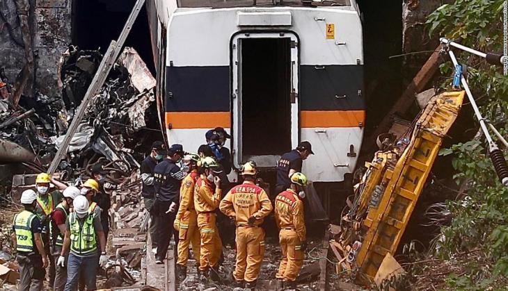 Taiwan transport minister offers to resign after deadly train crash