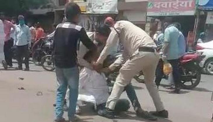 Indore: 2 policemen suspended after video showing them beating up rickshaw-puller surfaces on social media