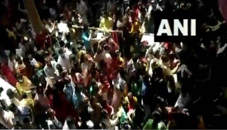Coronavirus Update: Devotees seen flouting COVID-19 guidelines at temple in Mathura