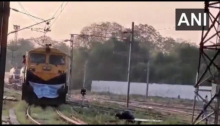 2nd Oxygen Express reaches Lucknow, will ensure oxygen availability in UP, says Piyush Goyal