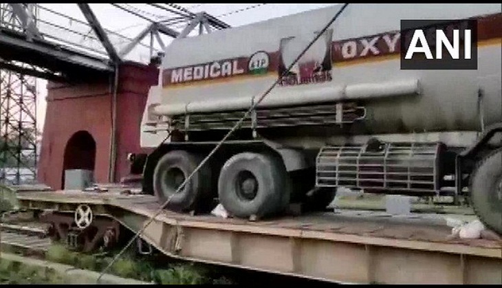 COVID-19 pandemic: Second oxygen train arrives in Lucknow from Bokaro 