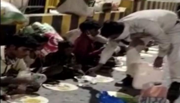 Indore police distributes food, money to migrants workers