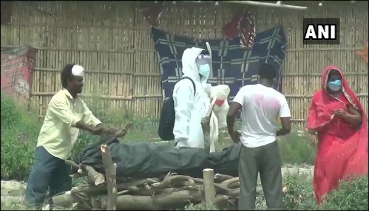 Coronavirus Pandemic: Overloaded, uninterrupted pyres force Delhi civic bodies to employ more cremationists in most crematoriums