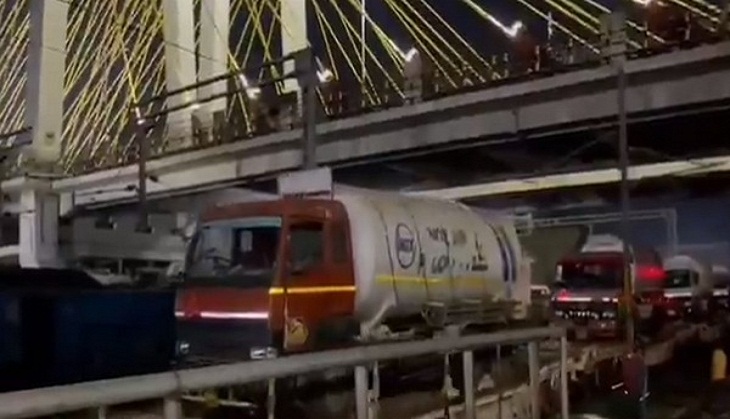 COVID-19 Pandemic: Oxygen Express from Odisha's Angul reaches Nagpur