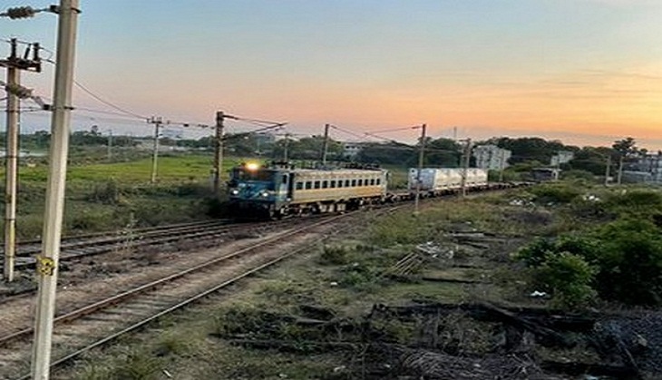 India Fights COVID-19: Railways delivers record single-day load of over 1,018 MT of oxygen 