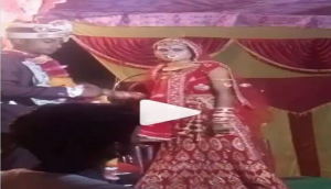 Bride gets angry during Varmala ceremony; know the reason