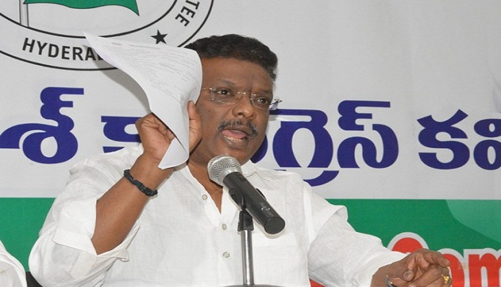 Dasoju Sravan slams TRS for filing false police cases against Congress leaders
